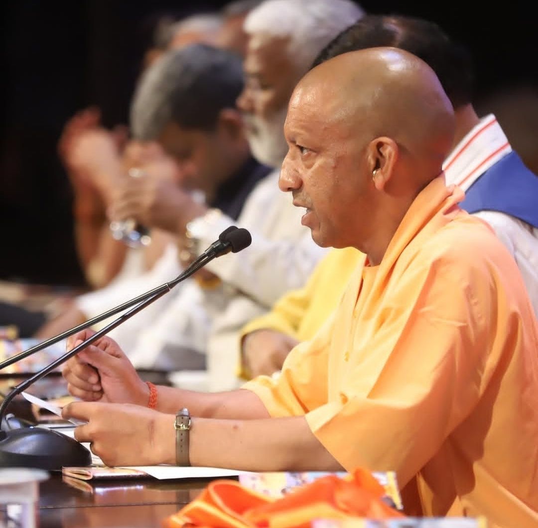 योगी आदित्यनाथ। सख्त कार्रवाई का निर्देश देते हुए।